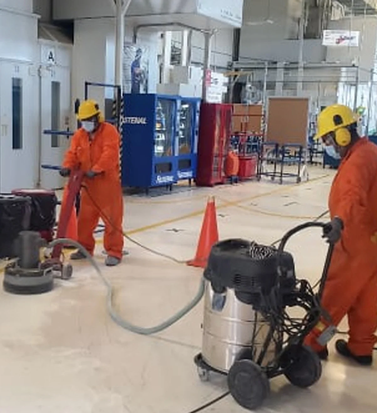 Limpieza de pisos industriales en bodegas
