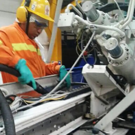 Limpieza de maquinaria industrial