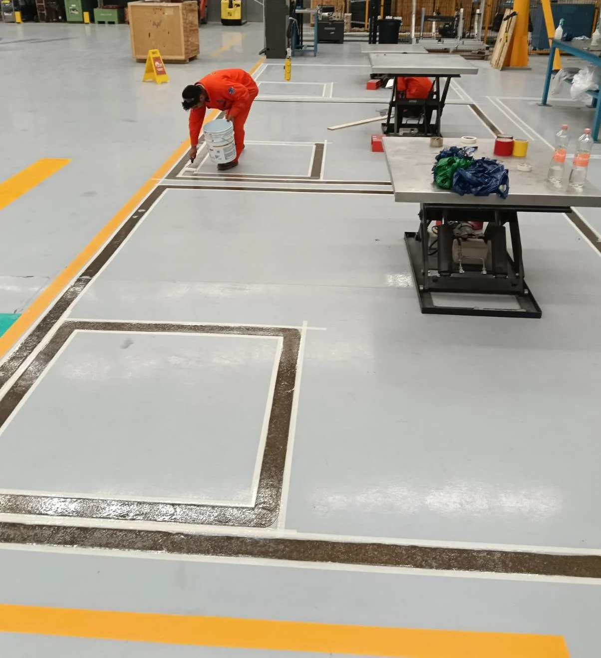 Delimitación de áreas para pisos epóxicos industriales por Grupo REX