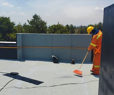 Limpieza fina y barrido de excedentes de gravilla