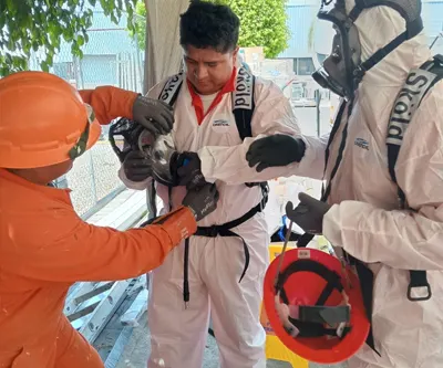 Preparando al equipo Era para trabajos en espacios confinados.