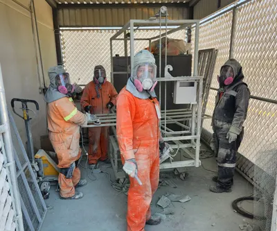 Avance de decapado de racks.