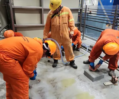 Limpieza de sistema de inducción apoyando.