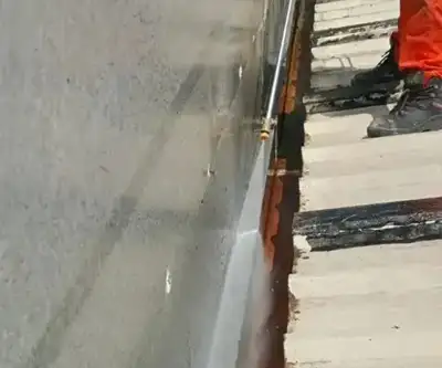 Limpieza  de canalones de techos metálicos.