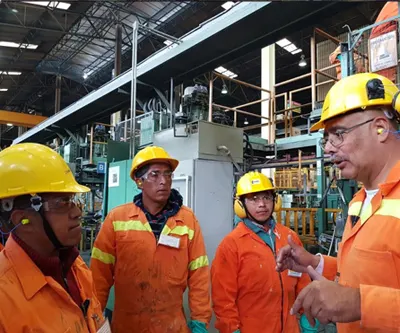 Mantenimiento industrial con instrucciones precisas y liderazgo